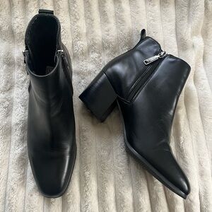 Women’s Black Blondo Siena Waterproof Bootie • size 9